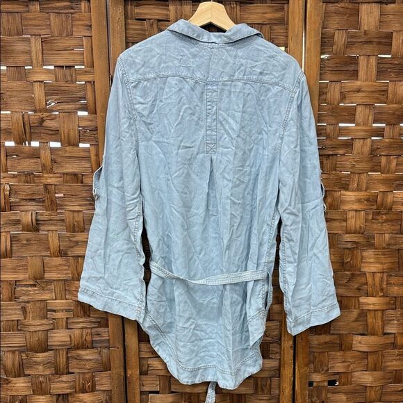 Vintage Zara Light Blue Button-Up Shirt with belt - Picture 6 of 6